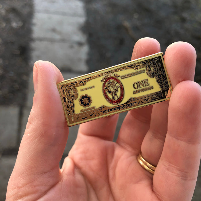 Geoffrey Bucks Toys R Us Enamel Pin
